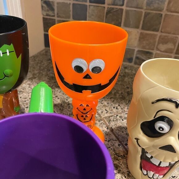 Halloween Cups Grave Robber (Works!) - Picture 4 of 15